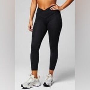 Fabletics Black High-Waisted Exposed Navel V Front Crossover Leggings Size S